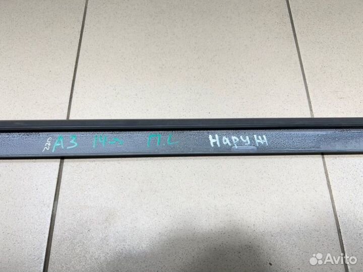 Накладка стекла двери передняя левая Audi A3 8V