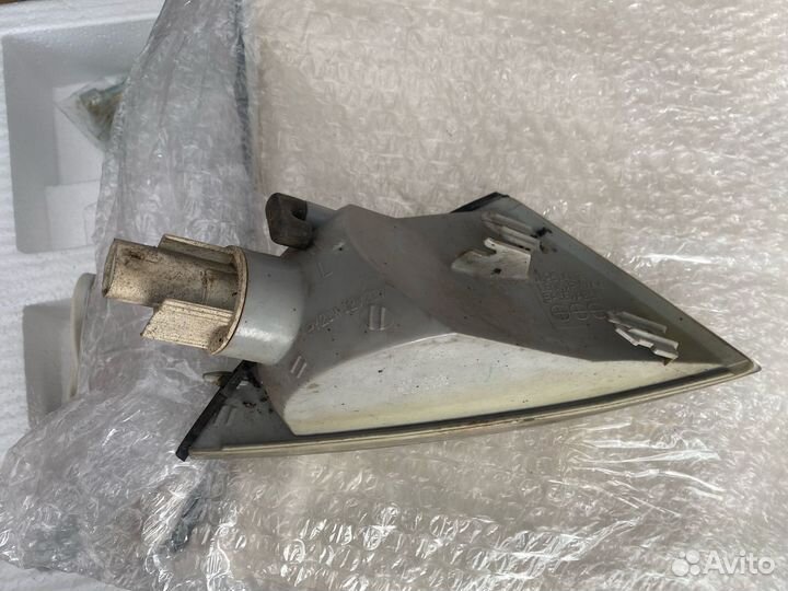 Левый поворотник mitsubishi carisma