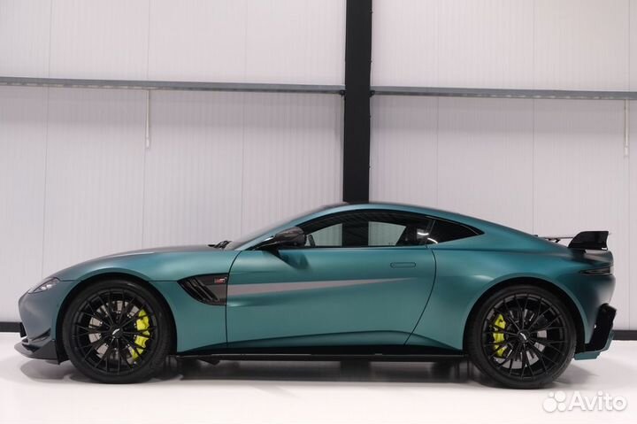 Aston Martin V8 Vantage 4.0 AT, 2024, 3 000 км