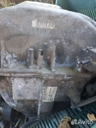 Впускнои колектор на мерседес е210 2.4л