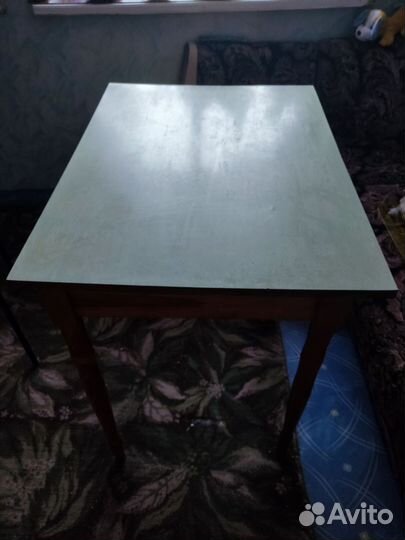 Стол кухонный