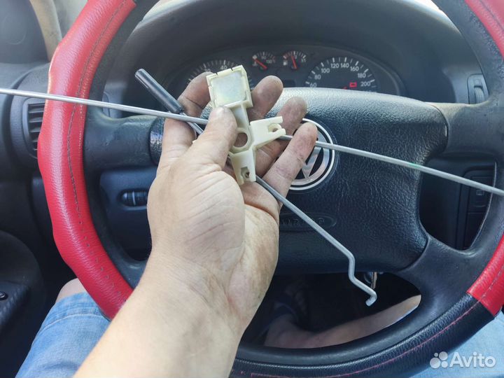 Тяга левой задней двери passat b5