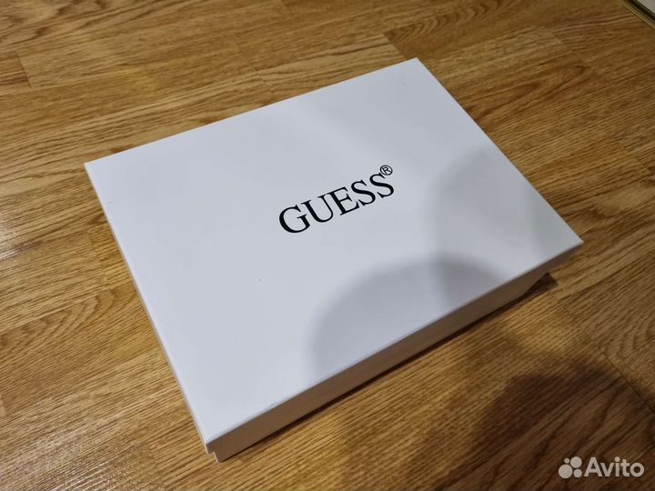 Коробка guess
