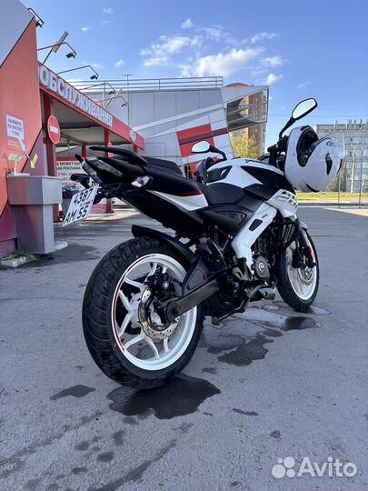 Мотоцикл Bajaj Pulsar NS200