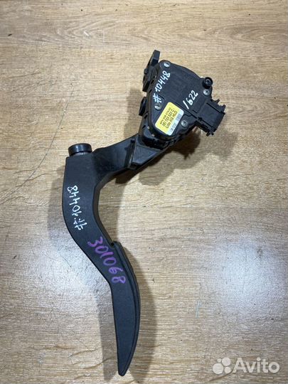 Педаль газа Audi A4 B7 301068