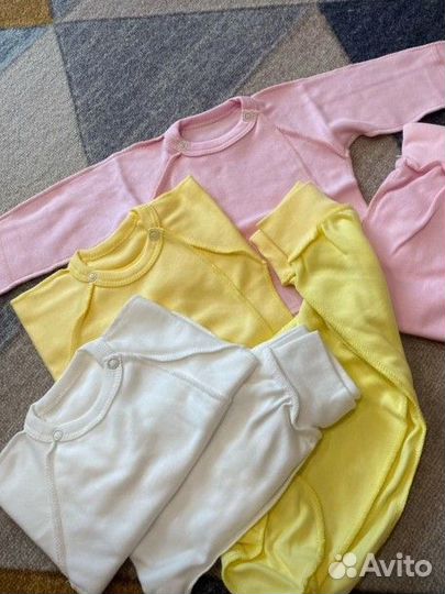 Продам комплект распашонок с ползунками