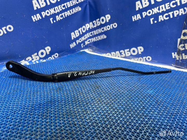 Левый поводок дворника Renault Logan 2 седан 2020