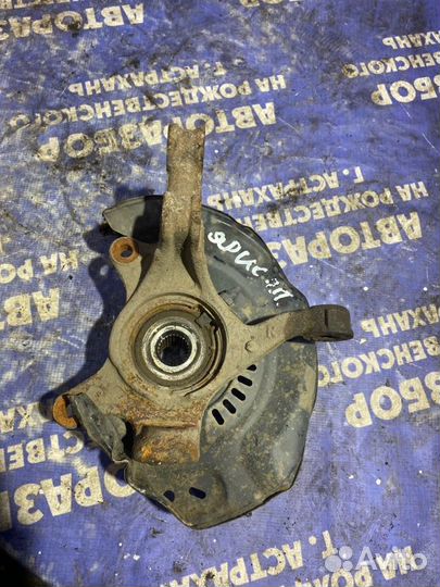 Передний правый поворотный кулак Toyota Yaris