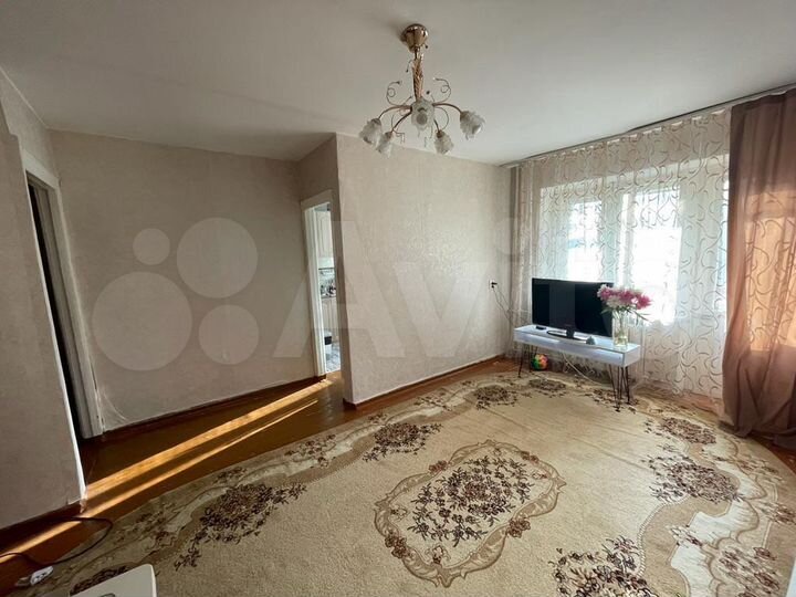 Доля в 2-к. квартире, 43,8 м², 3/5 эт.