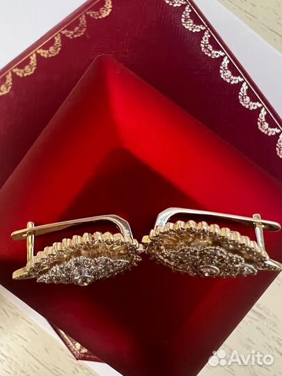Золотые серьги с бриллиантами