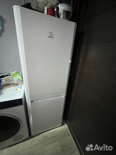 Холодильник бу indesit