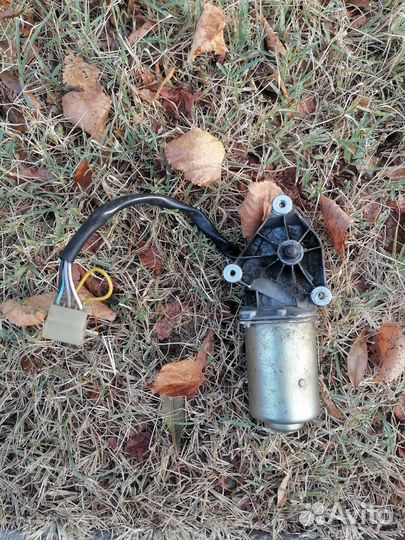 Моторедуктор и трапеция стеклоочистителя