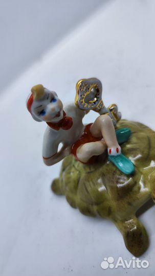 Статуэтка фарфор