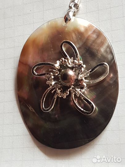 Резные подвески из натурального перламутра