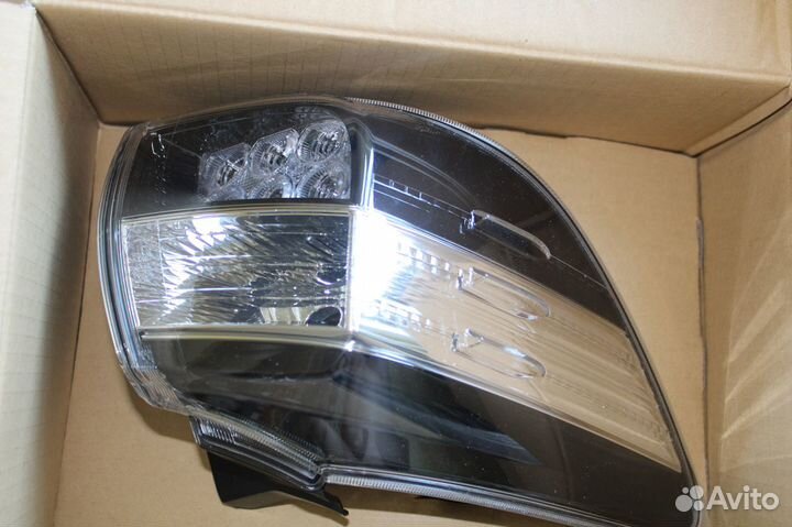 Стоп-сигнал задний левый Toyota wish 2014-2017 год