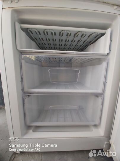 Холодильник бу indesit
