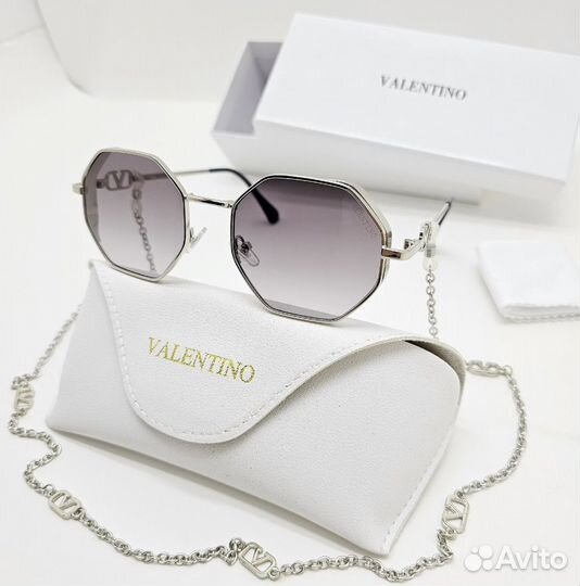 Солнцезащитные очки valentino