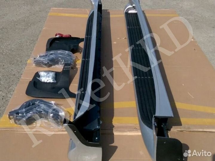 Toyota Land Cruiser 200 пороги подножки + Подсветк