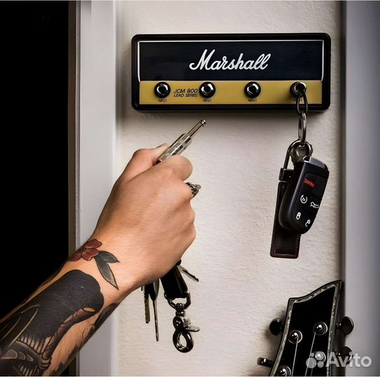 Ключница с брелками Marshall