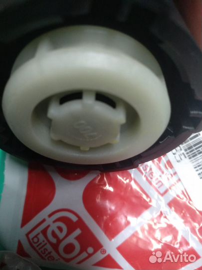 Крышка расширительного бачка Nissan,Renault 21410A