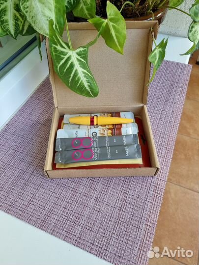 Набор косметики новый: маски и подводка новые