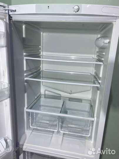 Холодильник Indesit