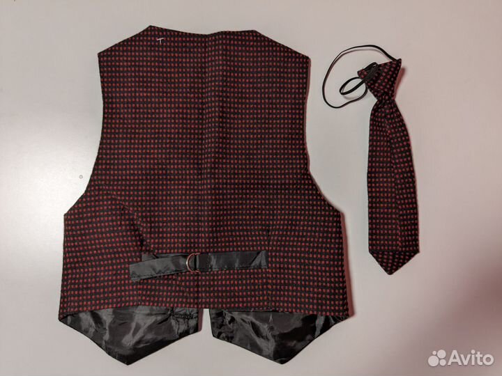 Жилетка для мальчика с галстуком 92