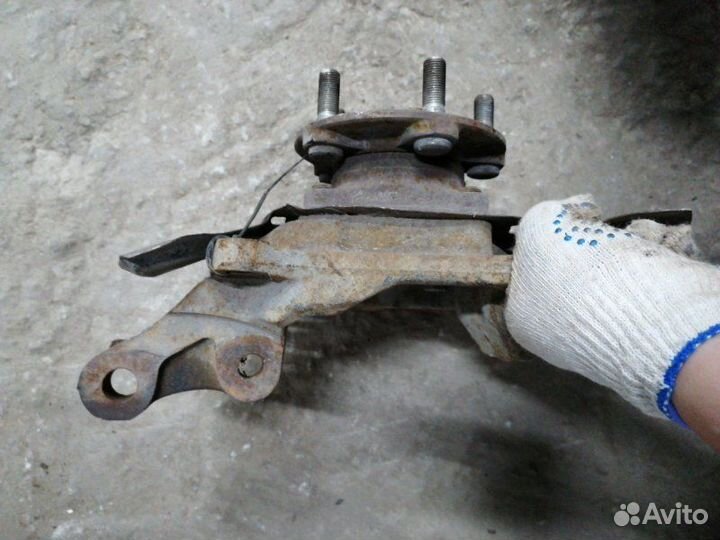 Поворотный кулак передний правый Subaru Impreza