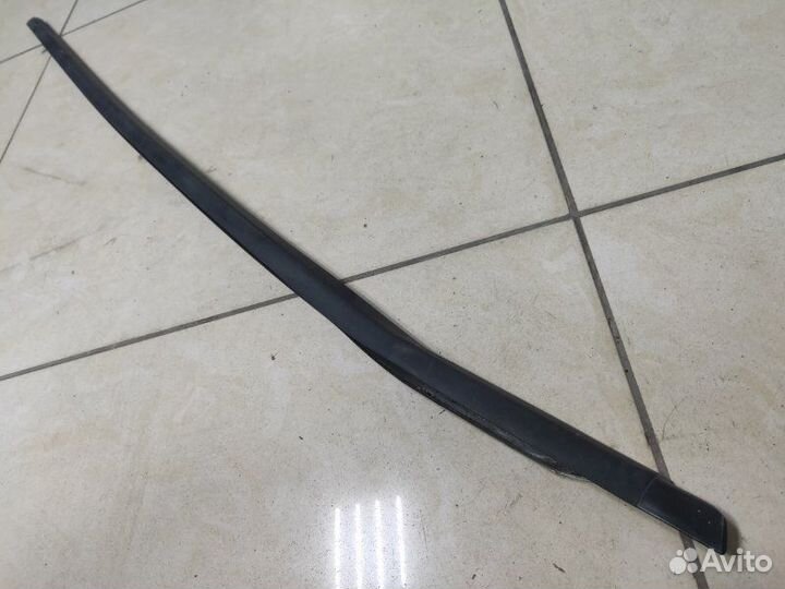 Молдинг двери передний правый Volkswagen Passat B6