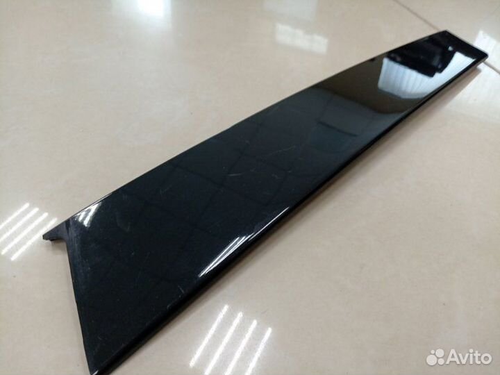 Молдинг двери передний правый Kia Stinger седан