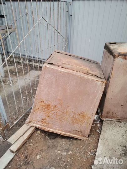 Мусорный контейнер металлический