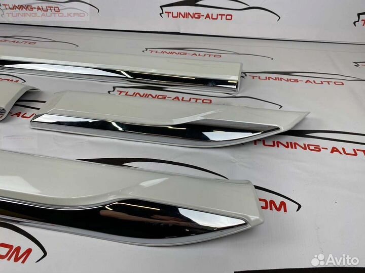 Молдинги дверей Toyota Land Cruiser 300