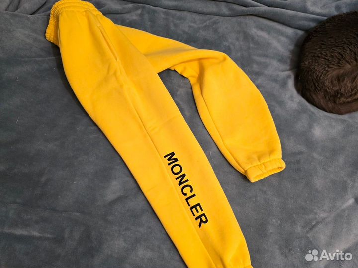 Спортивный костюм женский