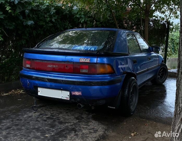 В разборе слепая Mazda 323f BG