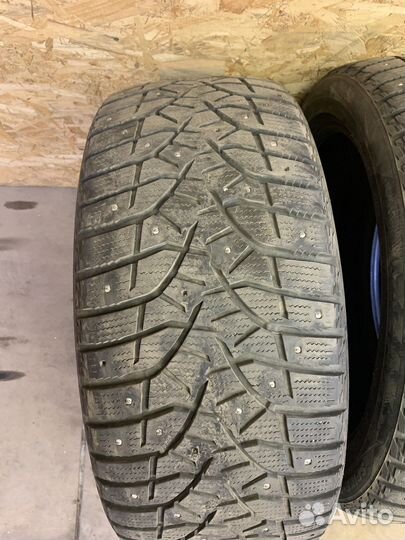 Bridgestone Blizzak Spike-02 SUV 275/40 R20 106