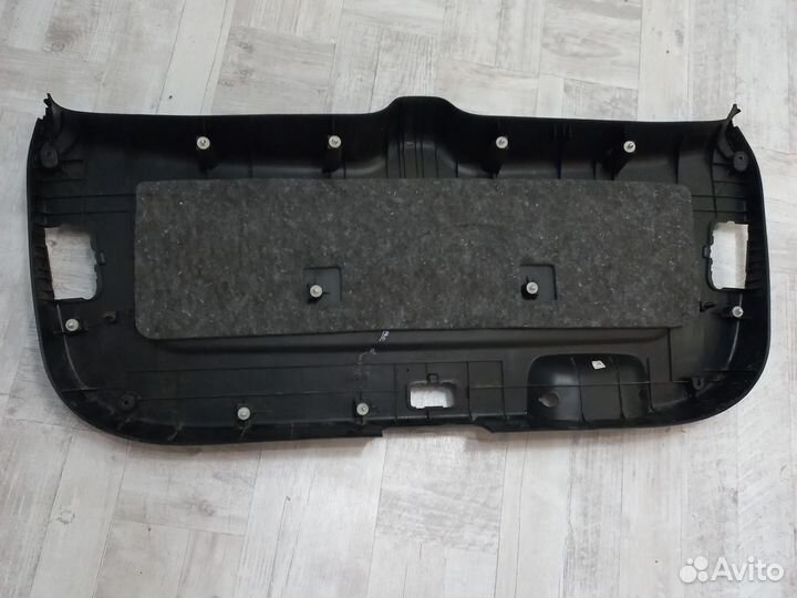 Обшивка крышки багажника sorento xm 81750-2Р000