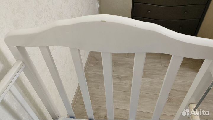 Кроватка детская с маятником