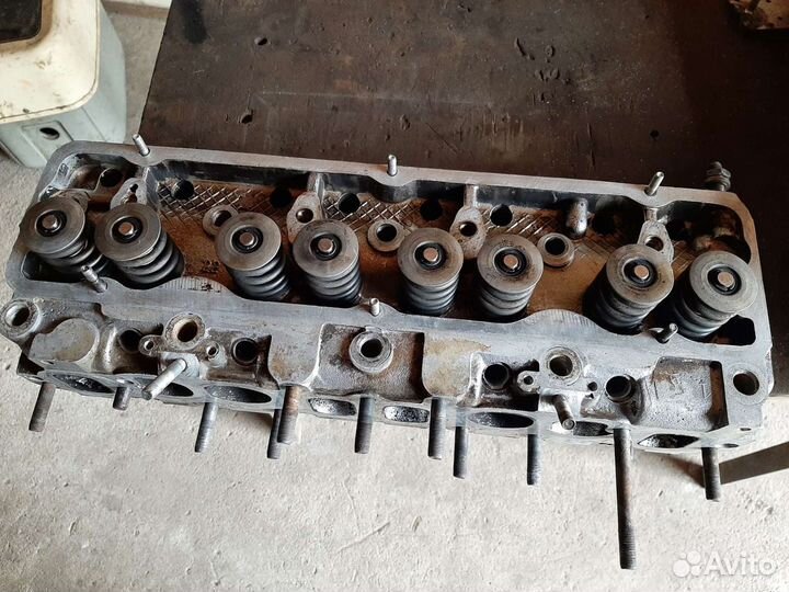 Головка цилиндров с клапанами