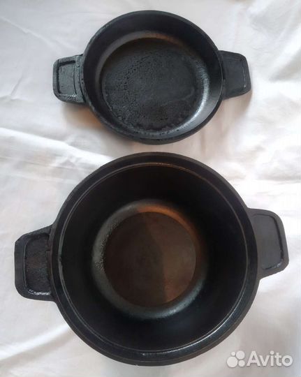 Чугунная кастрюля с крышкой 1,5л
