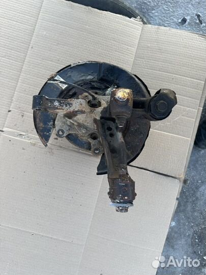 Задний левый поворотный кулак Toyota Camry V40