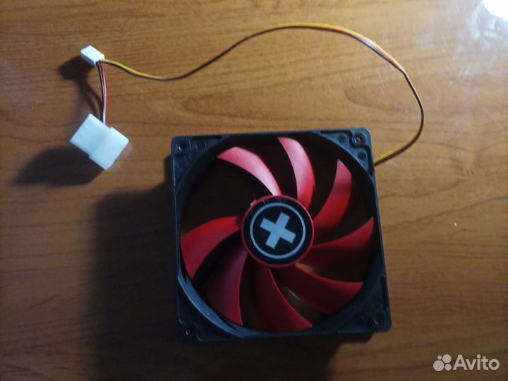 Кулер процеccорный сломано одна лопасть