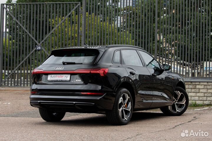 Audi e-tron 313 л.с. AT, 2022, 1 км