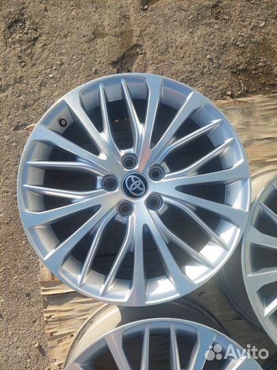 Toyota Camry r18 оригинал