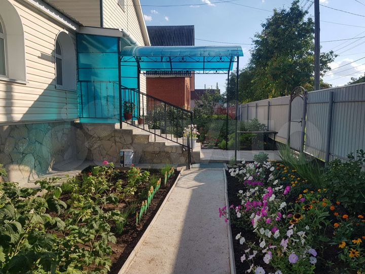 Дом 180 м² на участке 11 сот.