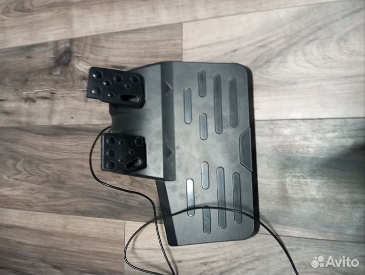 Игровой руль с педалями