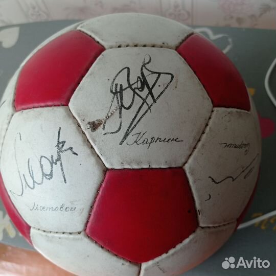 Футбольный мяч с автографами