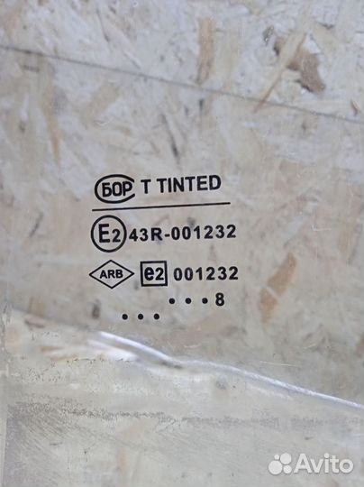 Стекло двери задней левой Renault Logan