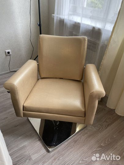 Парикмахерское кресло