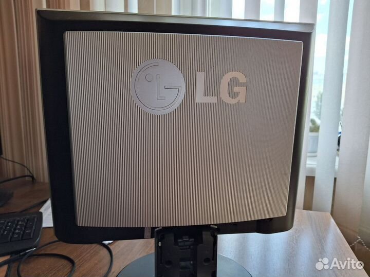 Монитор LG Flatron L1730S