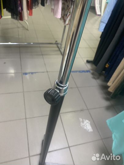 Вешалка для одежды напольная металлическая